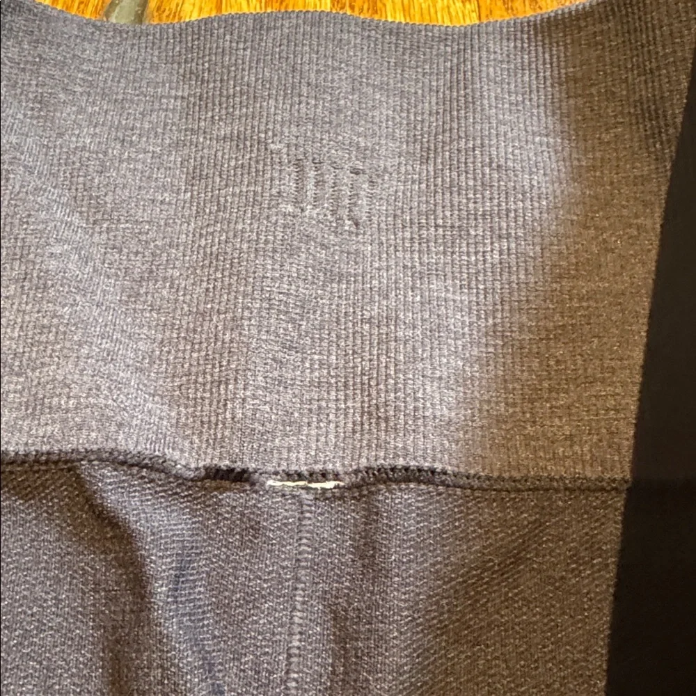 Lululemon In The Flow navy cropped leggings size 6? - Picture 2 of 4